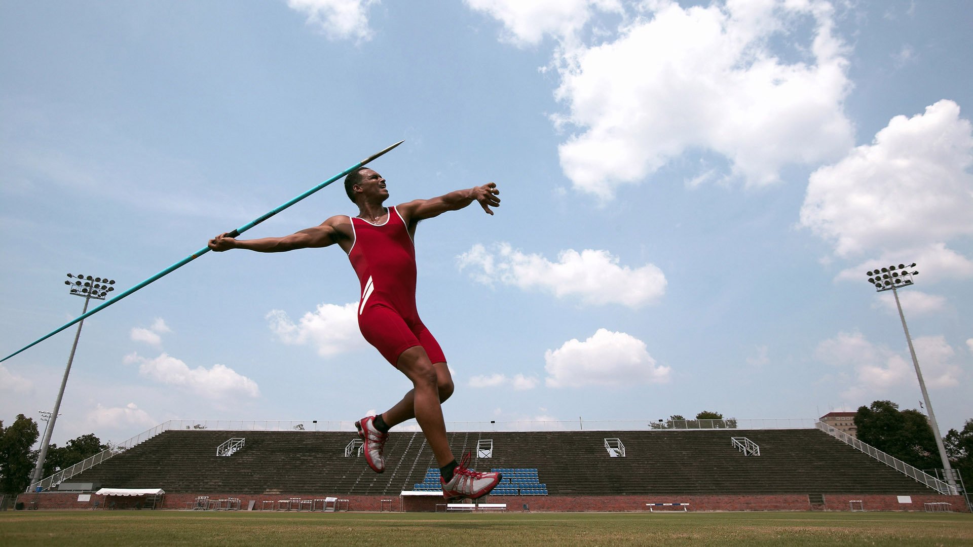 kaiyun sports-大型户外攀岩营，挑战极限突破自我，户外运动攀岩项目详细介绍