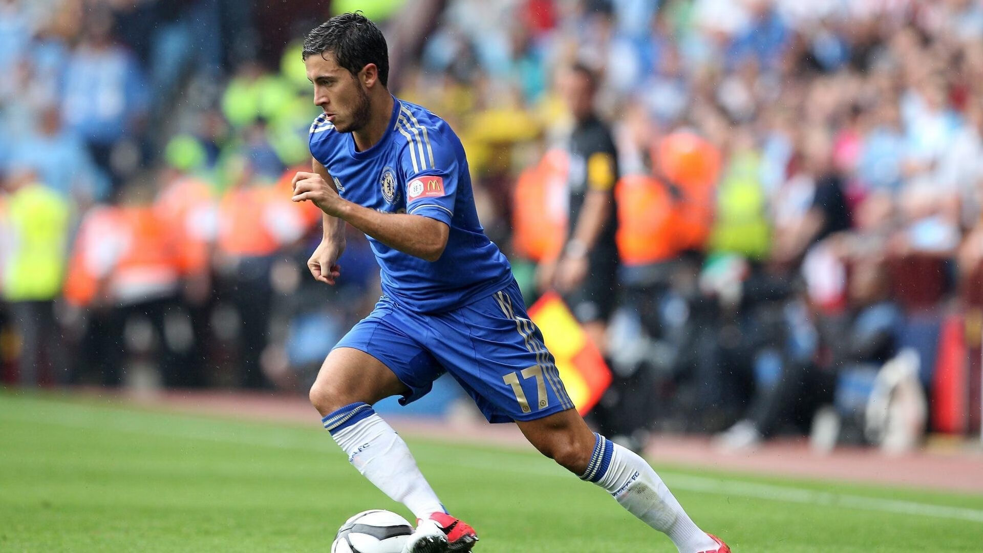 法国足球联赛顶尖对决，球迷热情高涨，法国足球队战绩